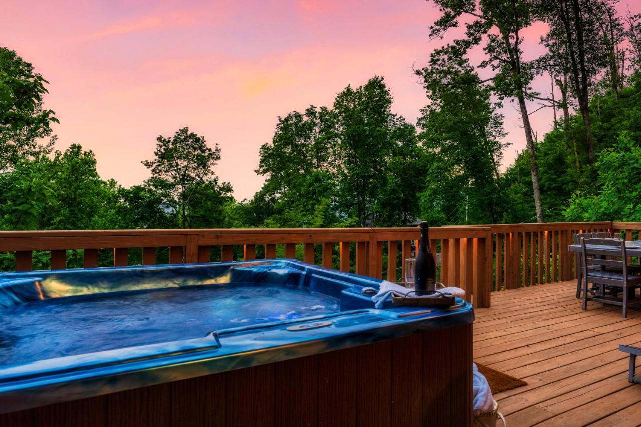 Mountainside - New Luxury Cabin-Fire Table-Hot Tub-3 Pools-Ps5-Bears Гатлінбург Екстер'єр фото